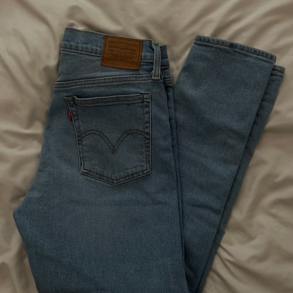 LEVI’S - Wedgies Straight Fit Women’s Jeans - Picture 1 of 5